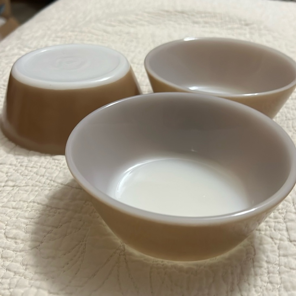 Federal heat proof bowls.